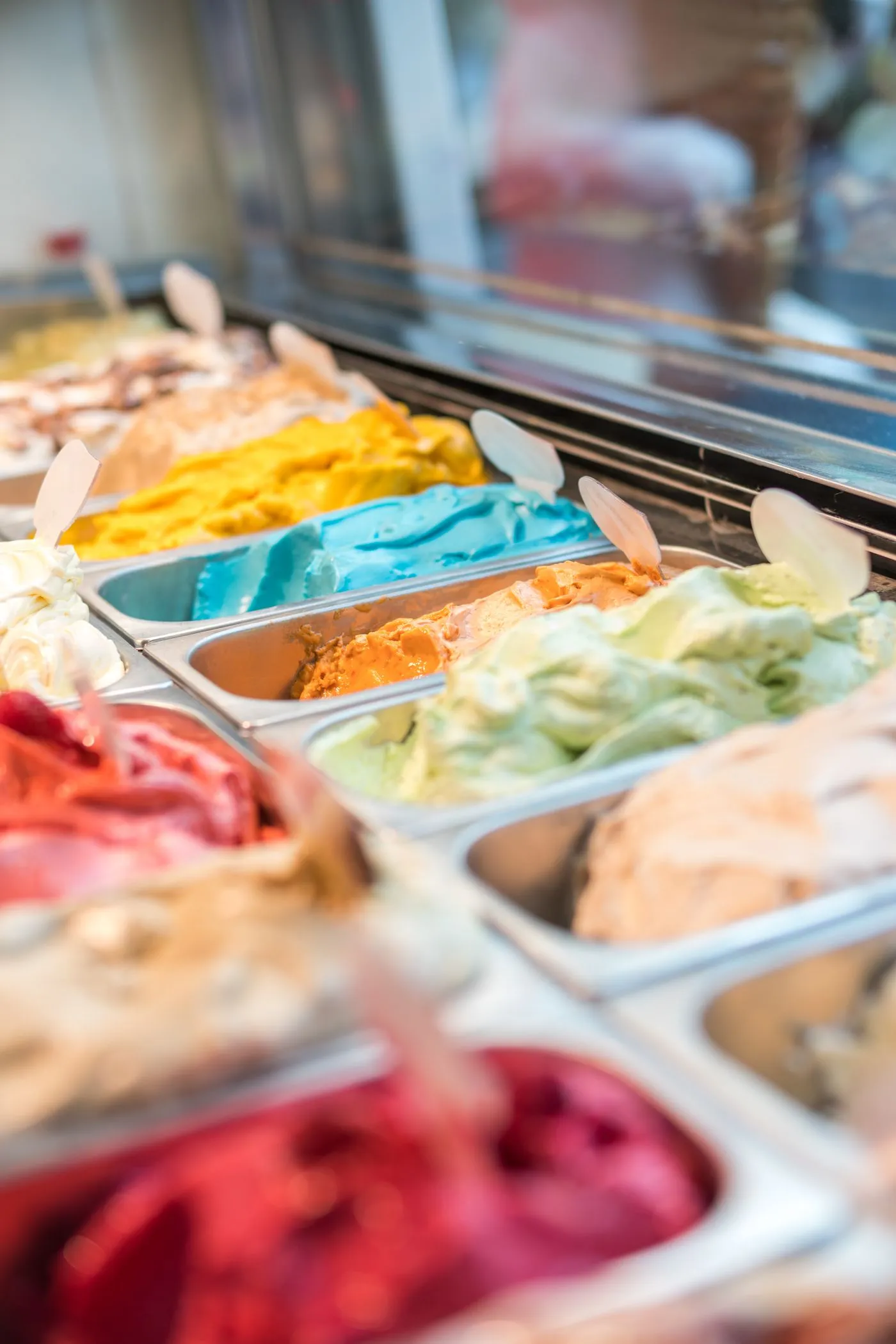 Vitrine com sabores de gelato